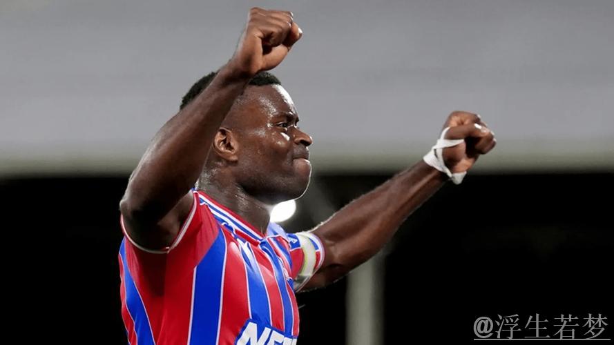 拜仁总经理埃贝尔将亲自洽谈格伊转会，球员合同2026年到期